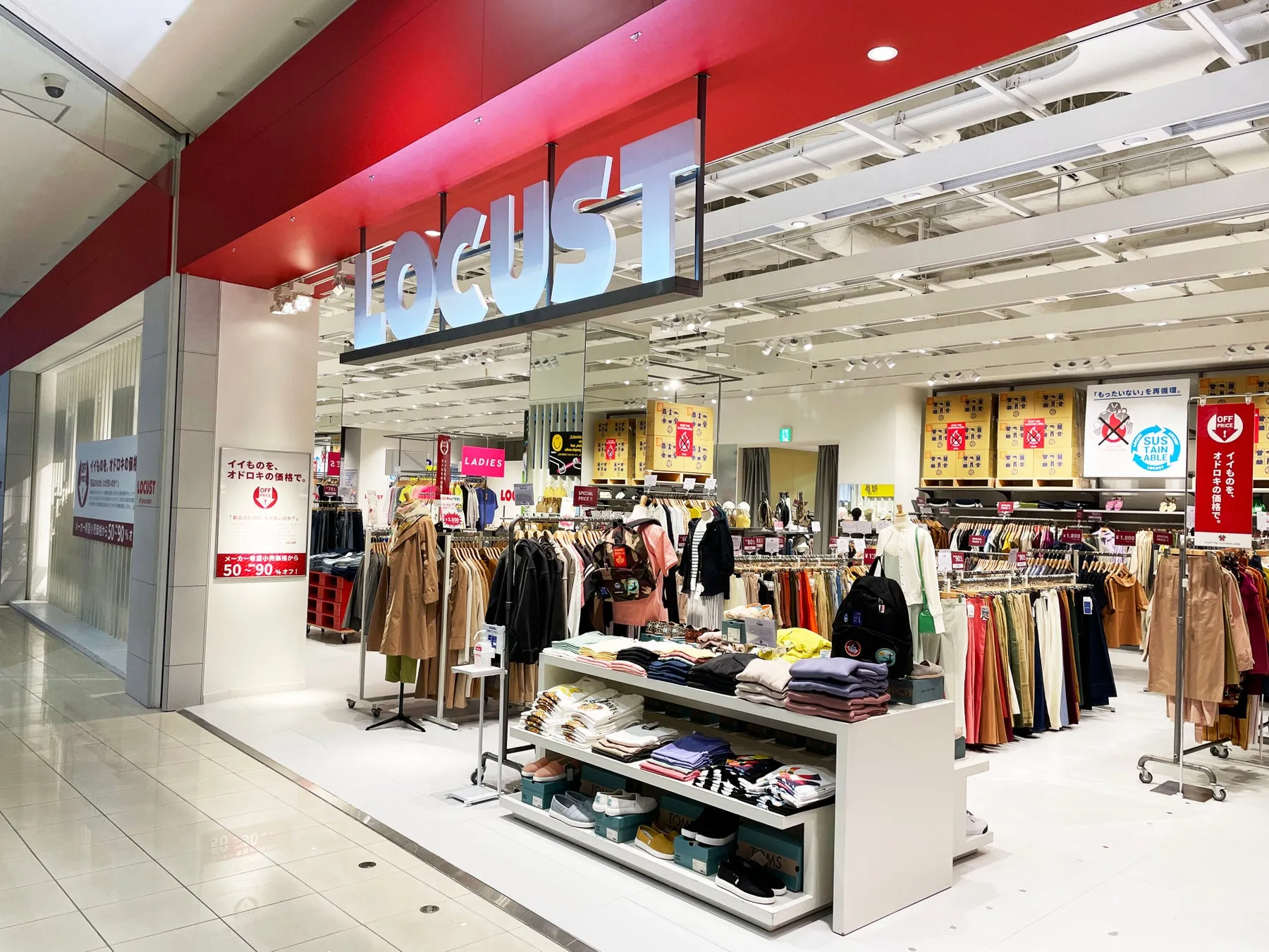 LOCUST店内の様子