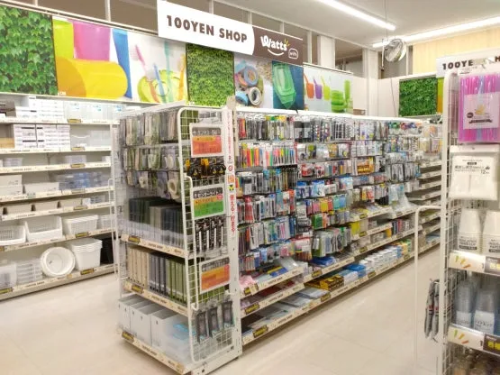 100円ショップの店内